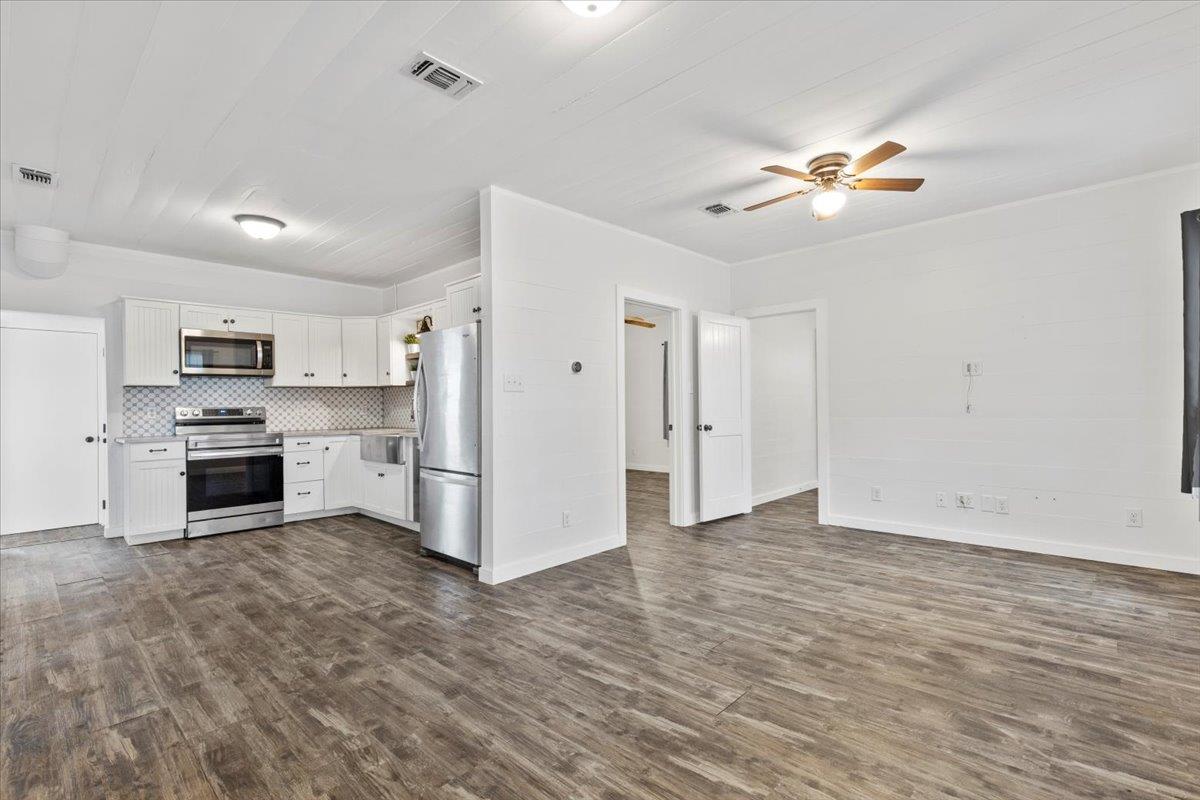 339 N Water St, La Grange, TX 78945