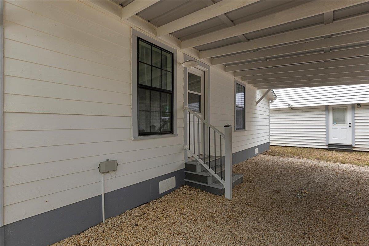 339 N Water St, La Grange, TX 78945