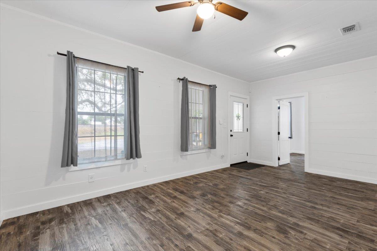 339 N Water St, La Grange, TX 78945