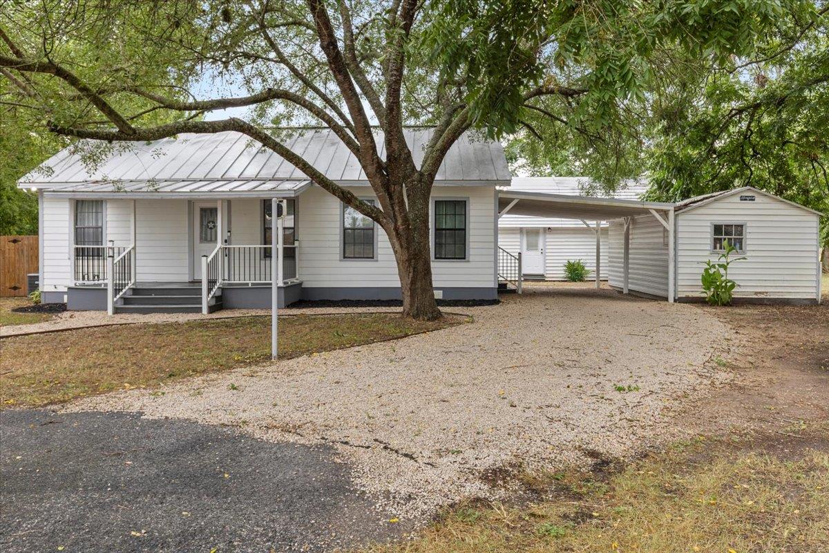 339 N Water St, La Grange, TX 78945