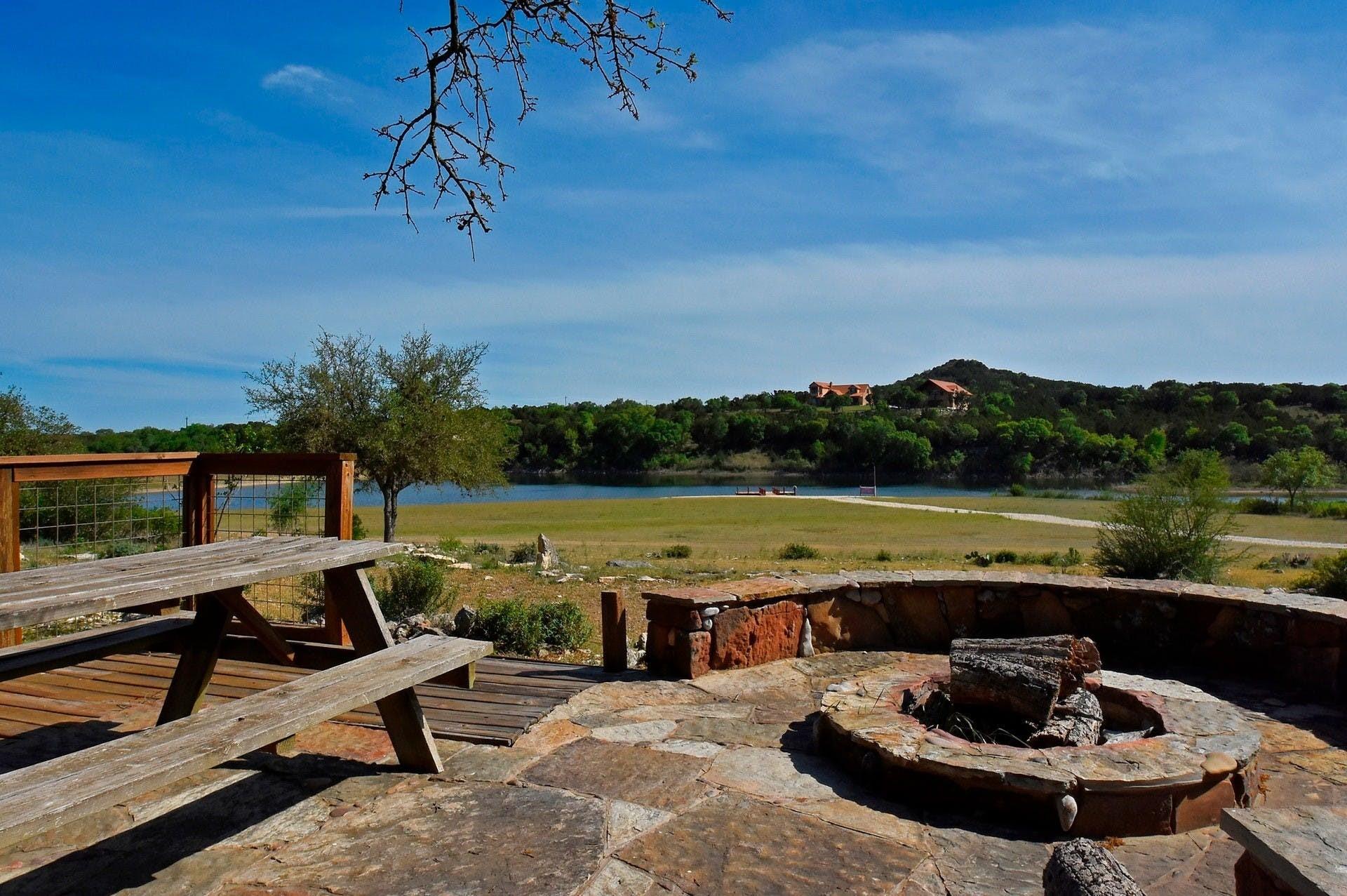 101 Bluff Ridge Trl, Blanco, TX 78606