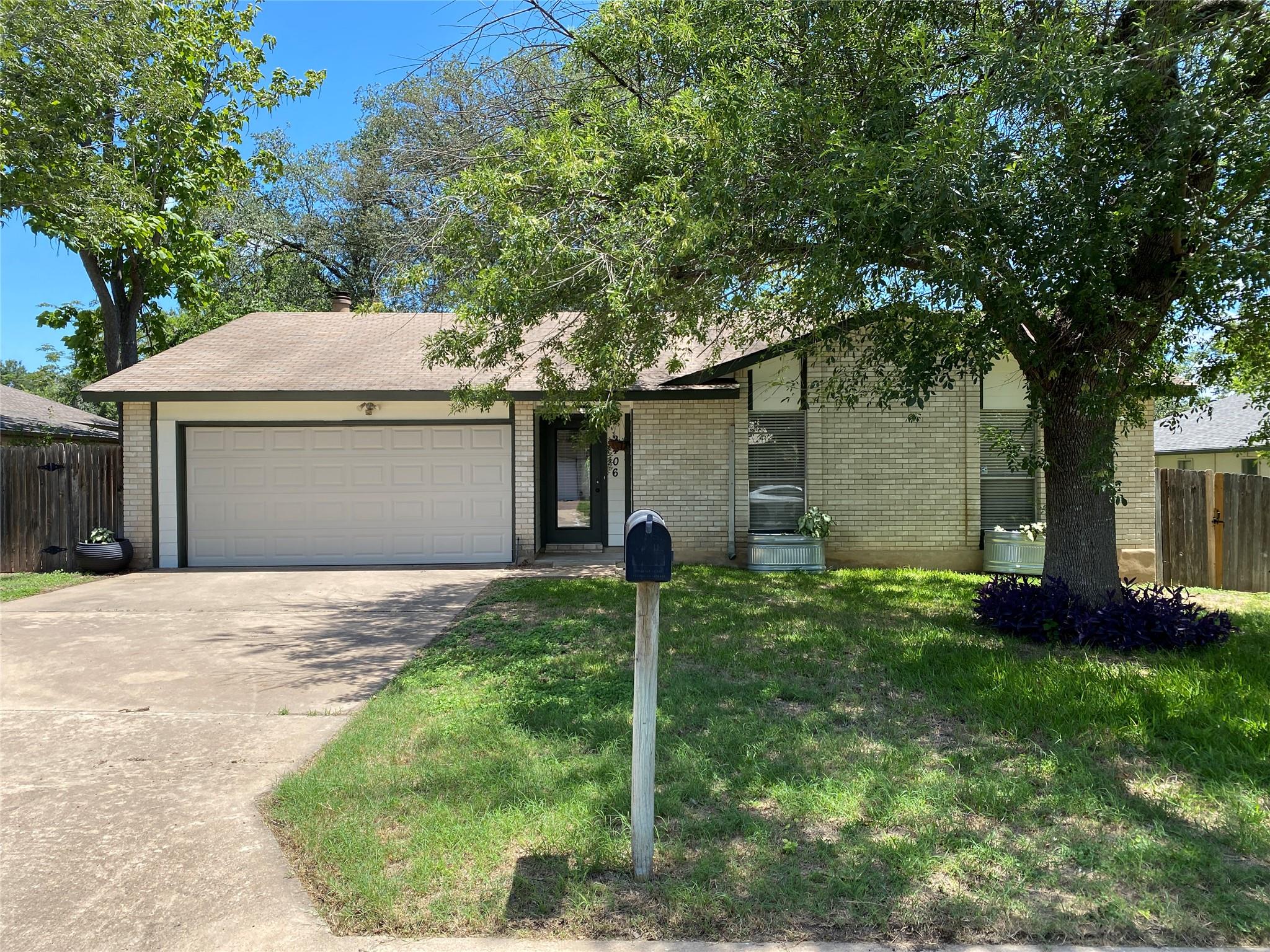 2406 Broken Oak Dr, Austin, TX 78745