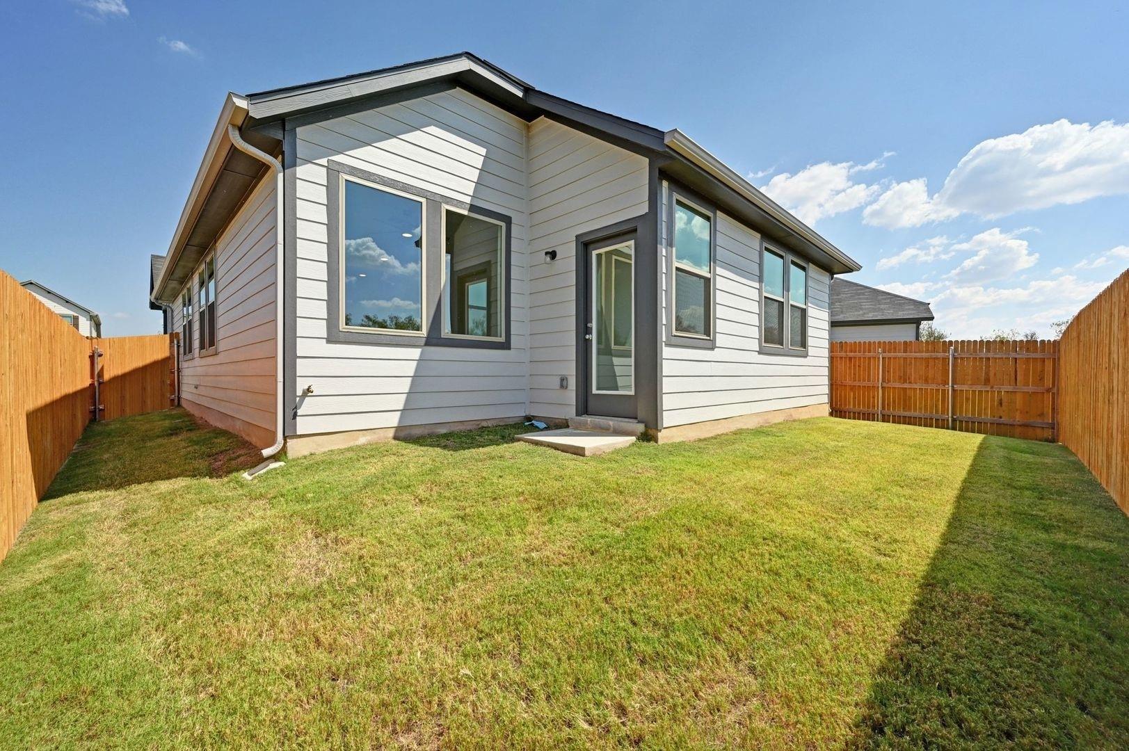 270 Bendecido Loop, Elgin, TX 78621