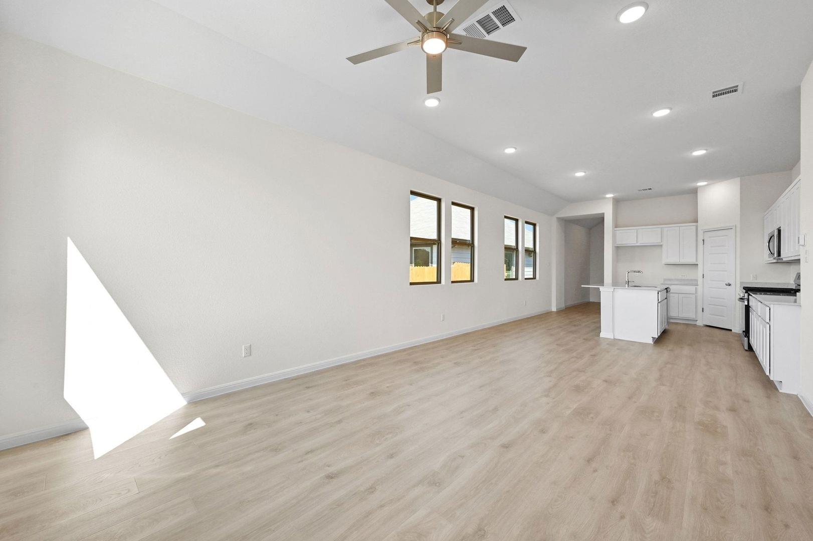 270 Bendecido Loop, Elgin, TX 78621