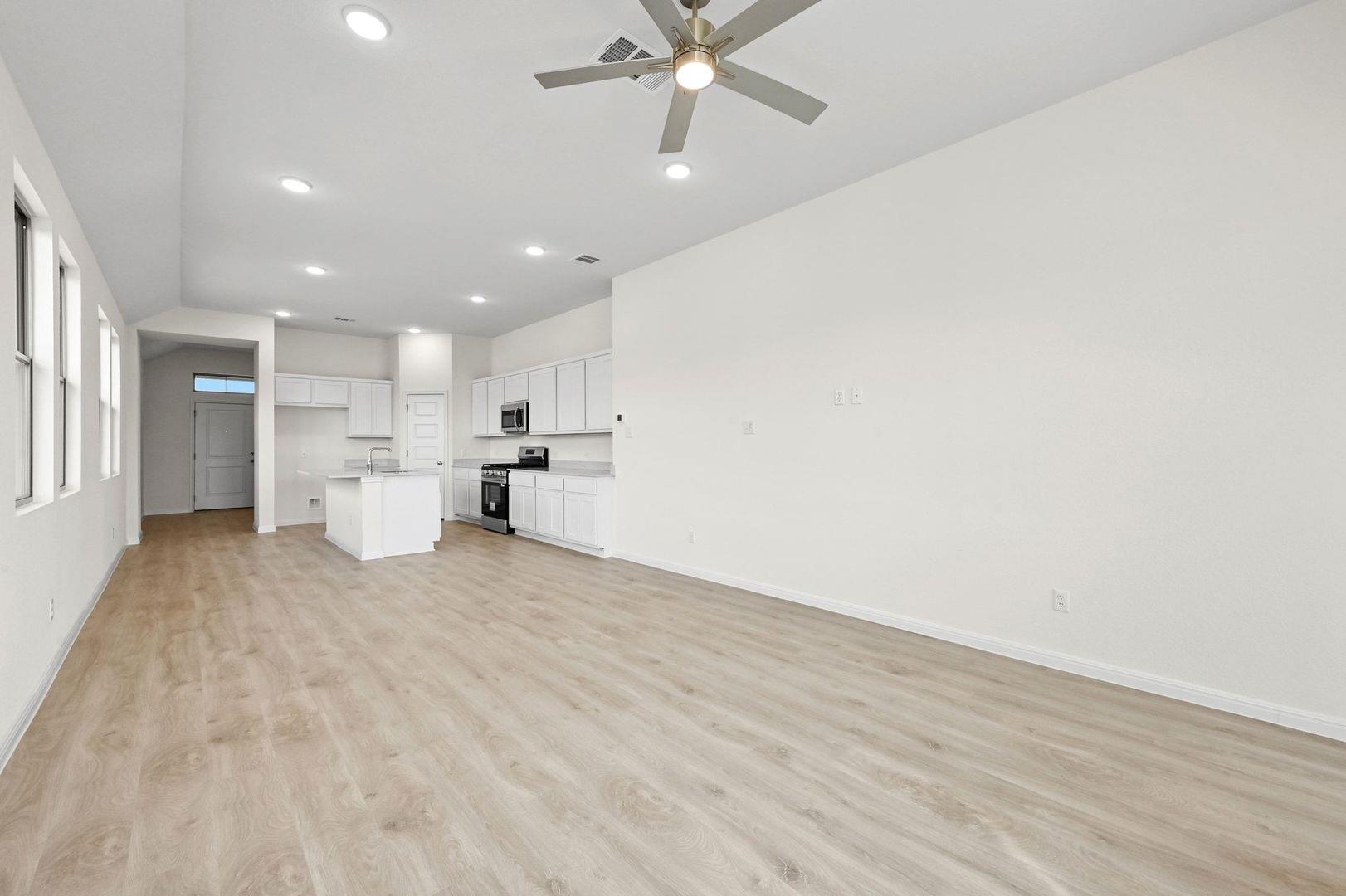 270 Bendecido Loop, Elgin, TX 78621