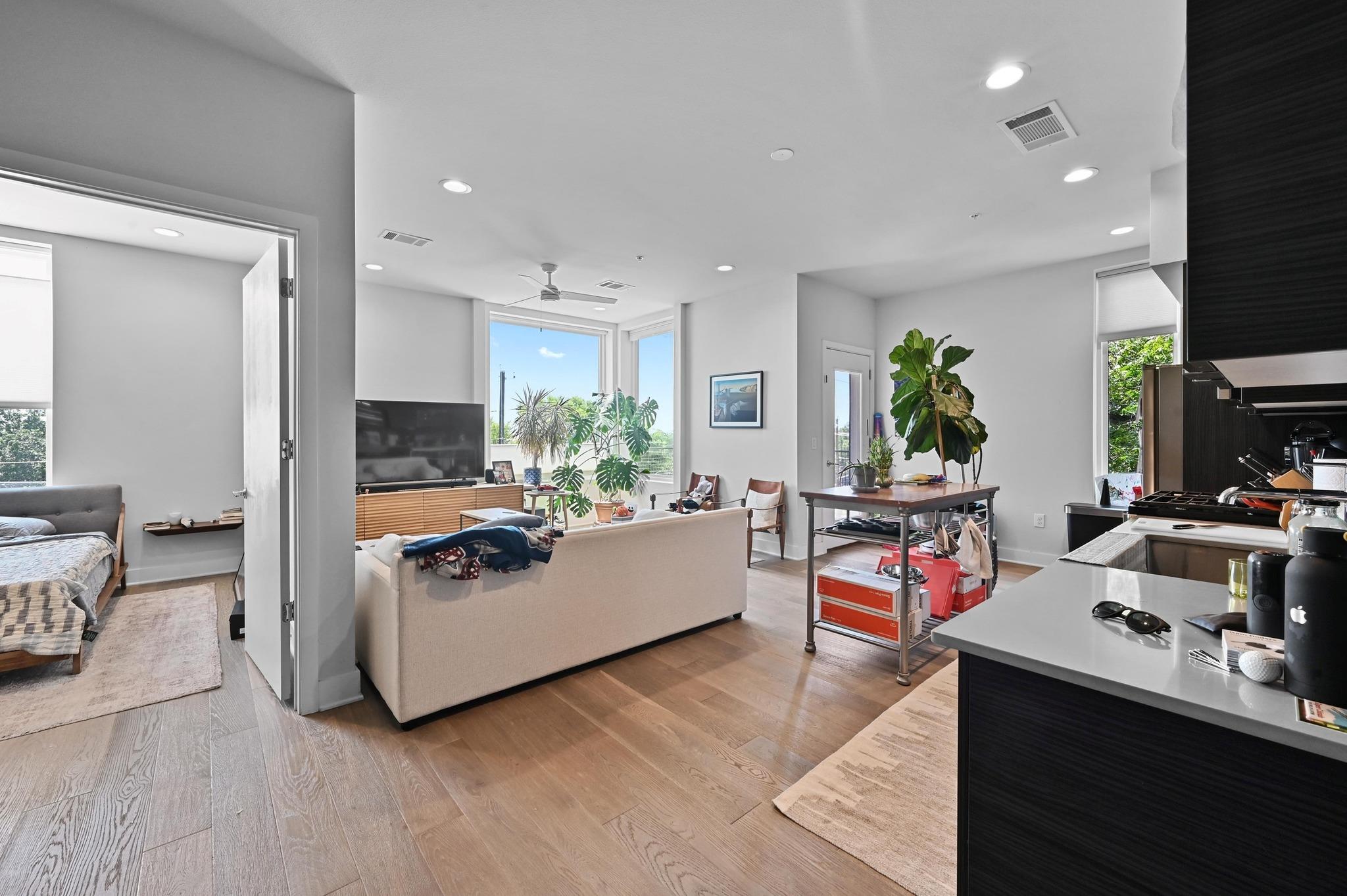 1800 E 4th St # 335, Austin, TX 78702