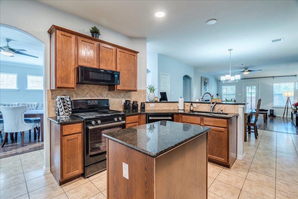 2532 Ericanna Ln, Leander, TX 78641