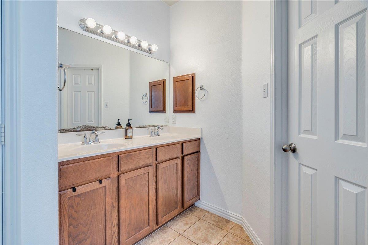 2532 Ericanna Ln, Leander, TX 78641