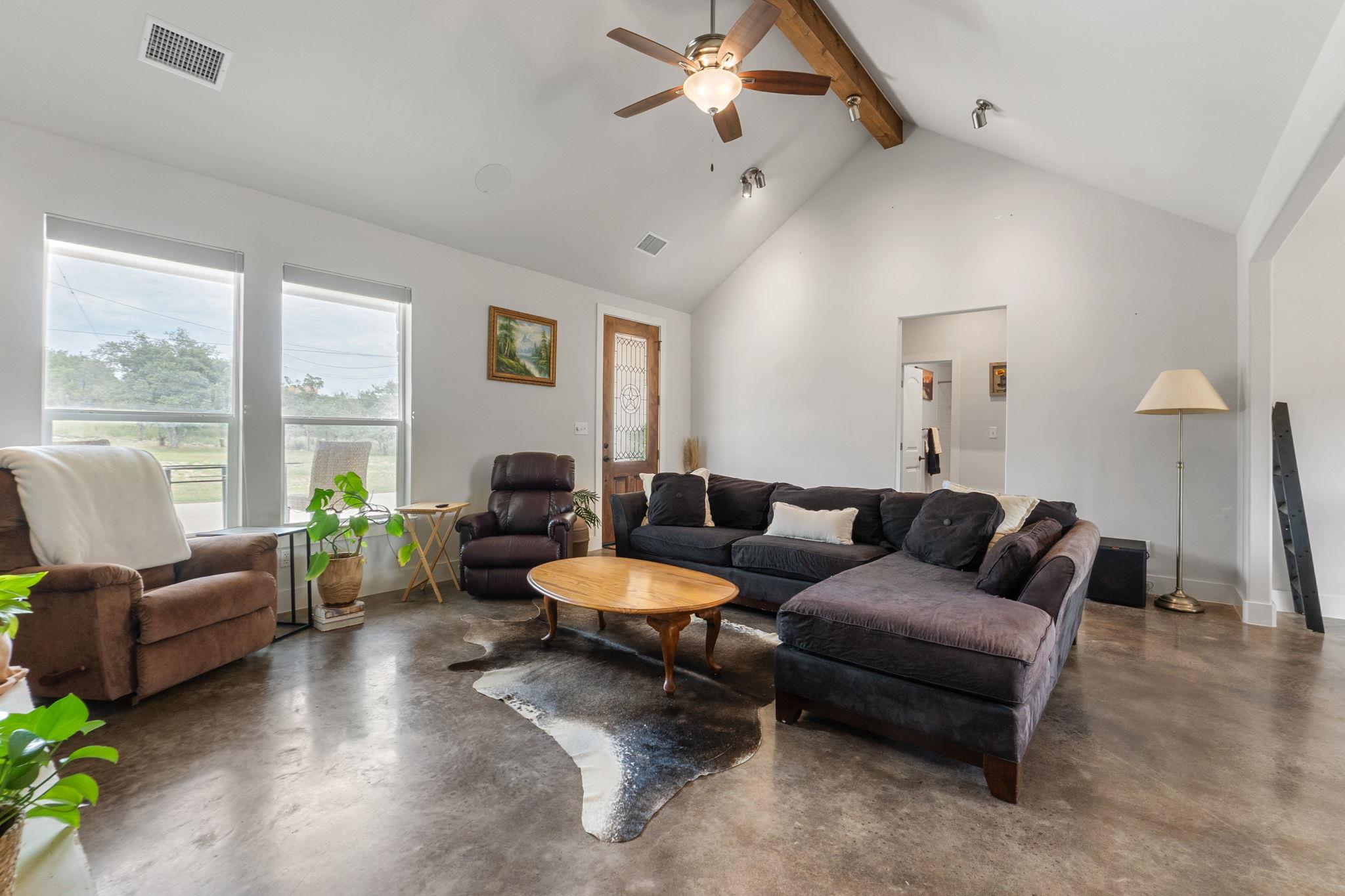 20401 Siesta Shores Dr, Spicewood, TX 78669