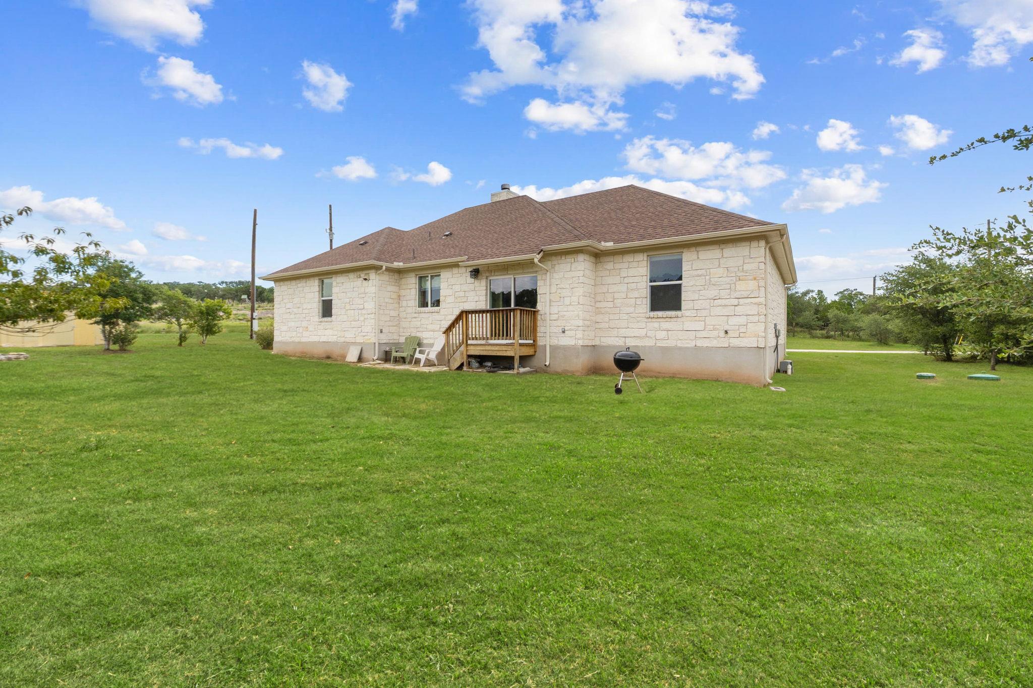 20401 Siesta Shores Dr, Spicewood, TX 78669