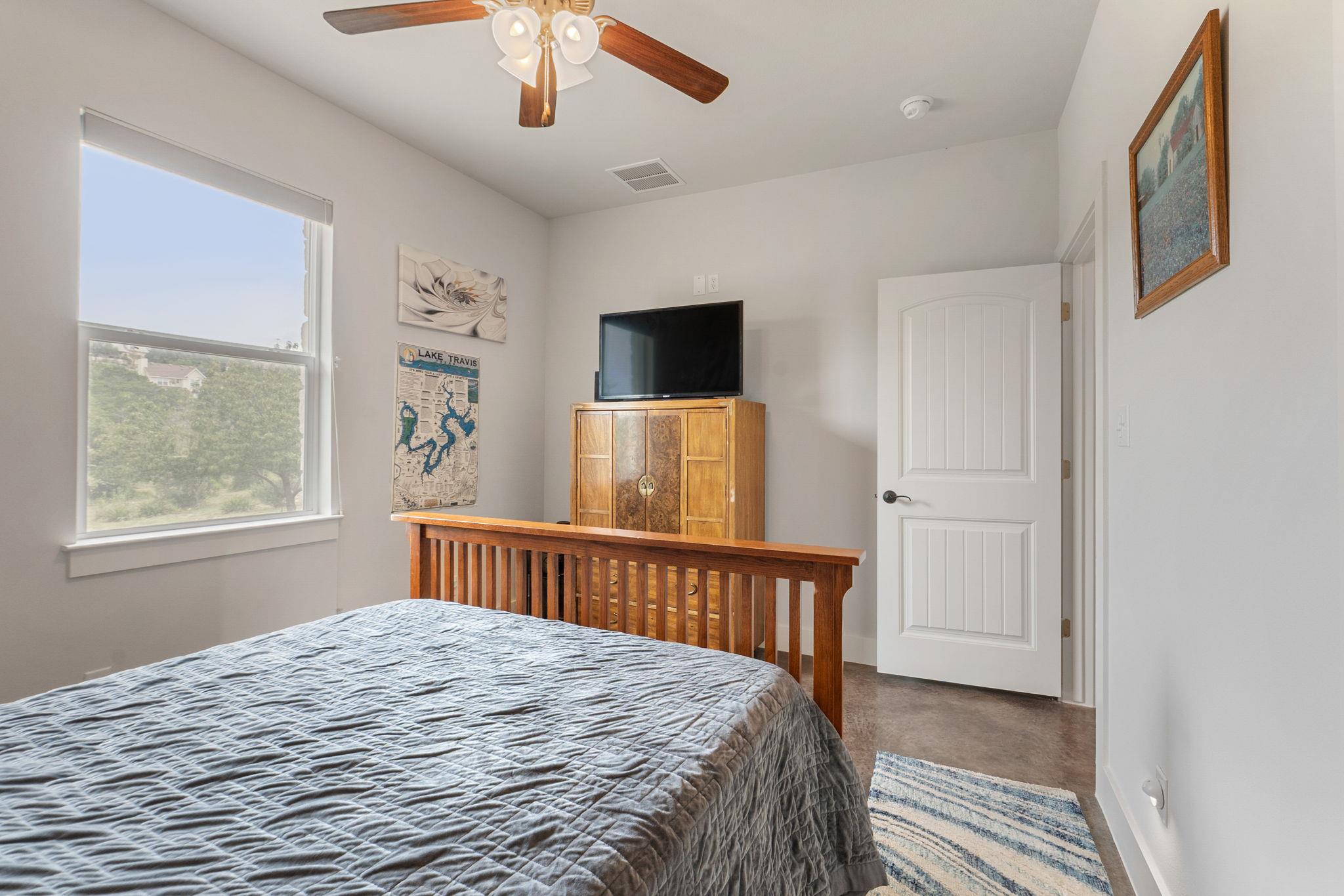 20401 Siesta Shores Dr, Spicewood, TX 78669