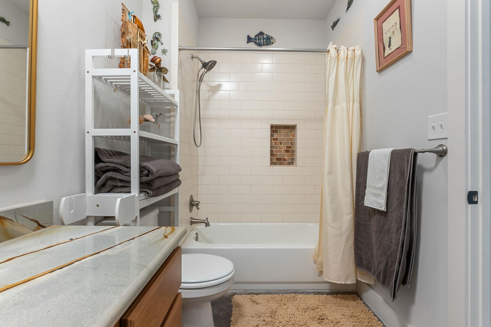 20401 Siesta Shores Dr, Spicewood, TX 78669