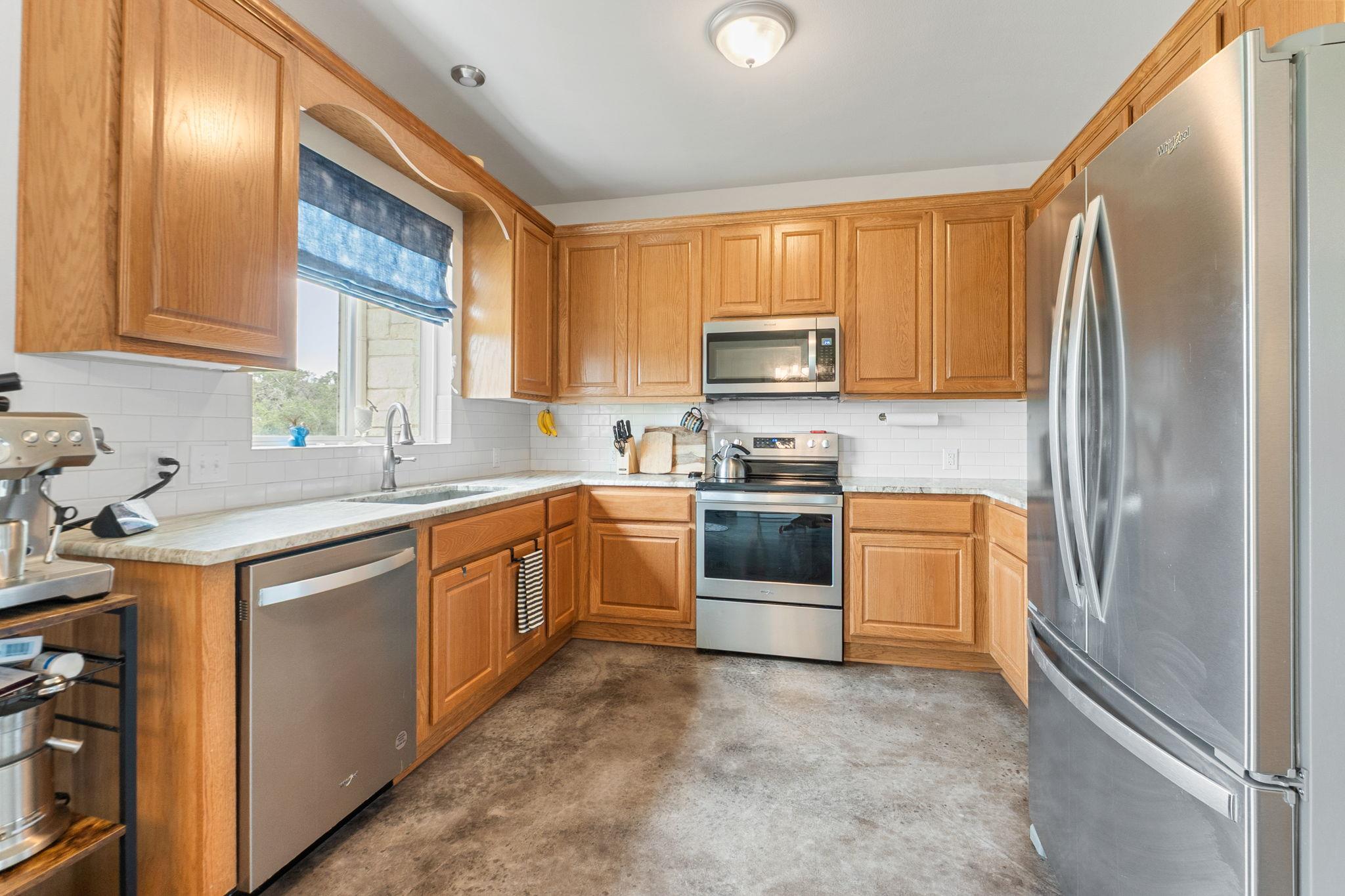 20401 Siesta Shores Dr, Spicewood, TX 78669