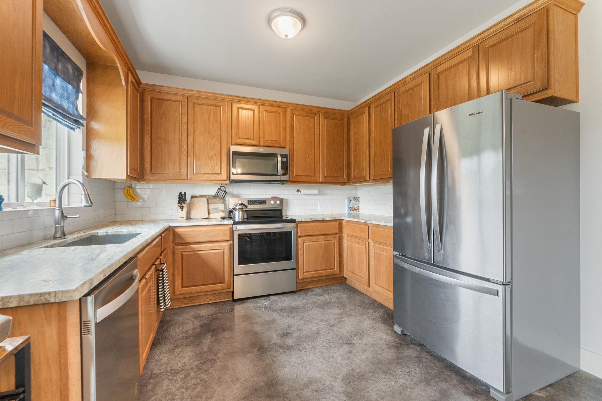 20401 Siesta Shores Dr, Spicewood, TX 78669