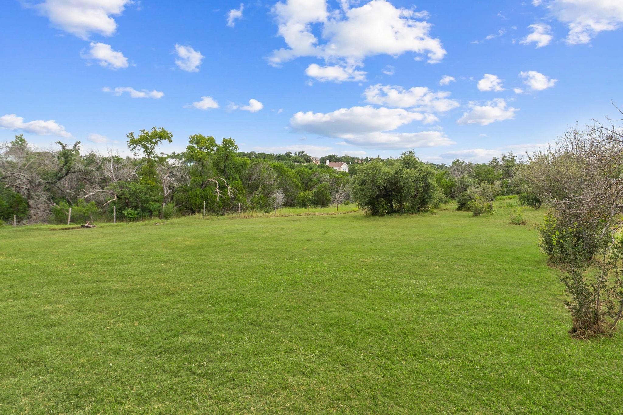 20401 Siesta Shores Dr, Spicewood, TX 78669