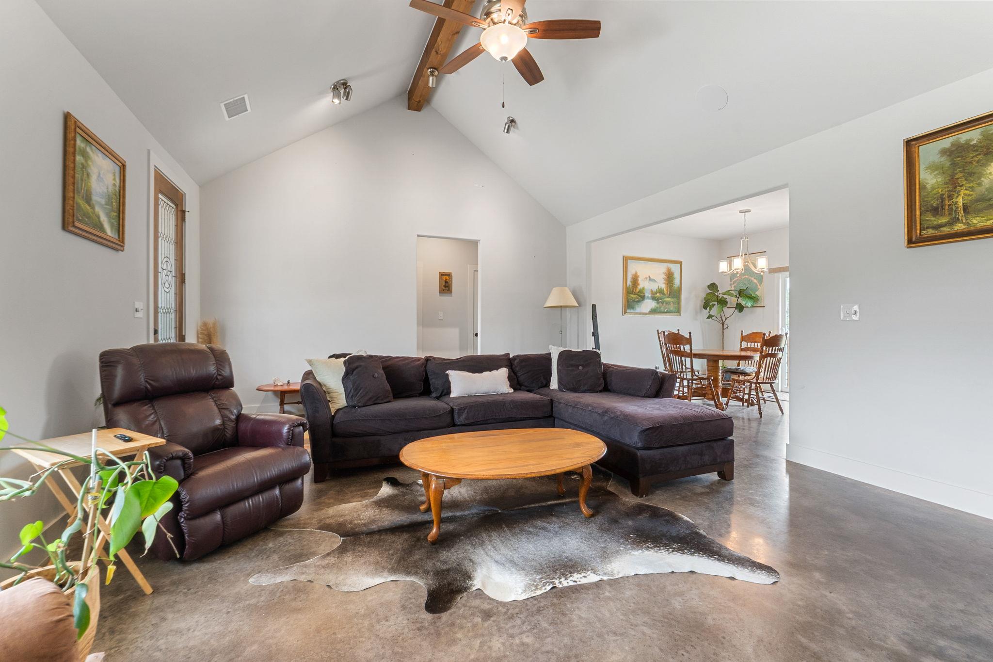 20401 Siesta Shores Dr, Spicewood, TX 78669