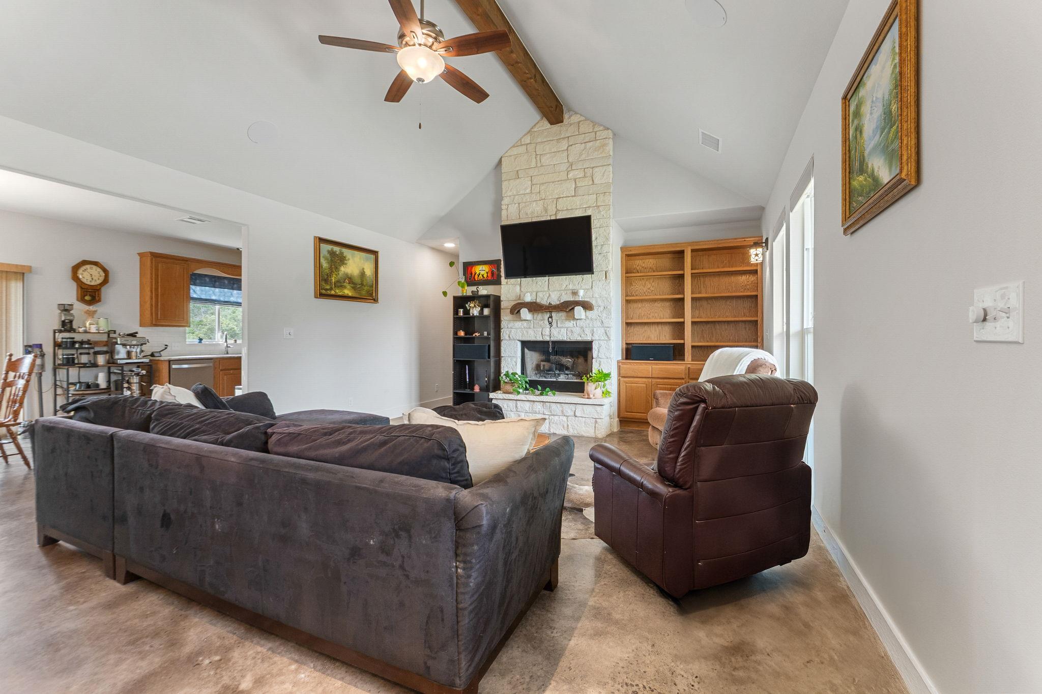 20401 Siesta Shores Dr, Spicewood, TX 78669