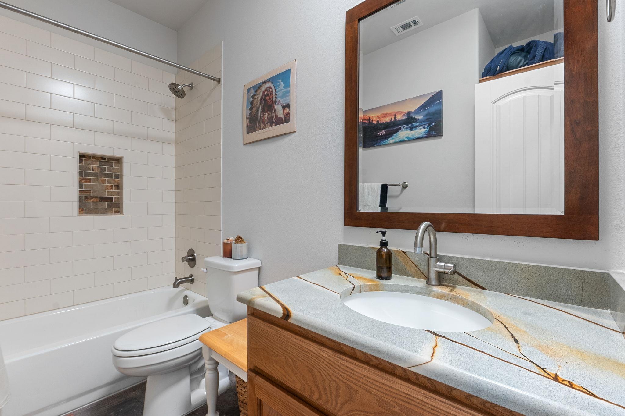 20401 Siesta Shores Dr, Spicewood, TX 78669