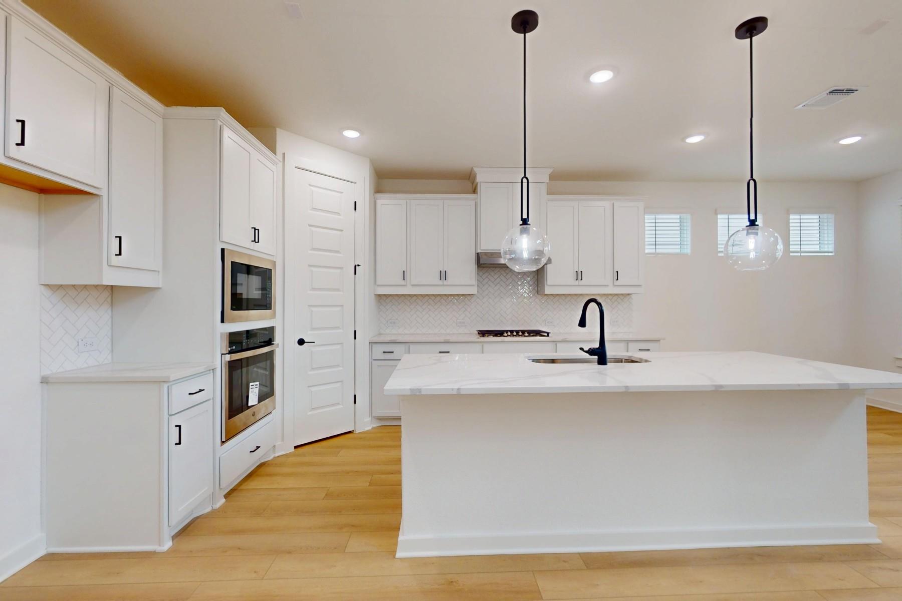 3913 Waxahachie Rd, Leander, TX 78641