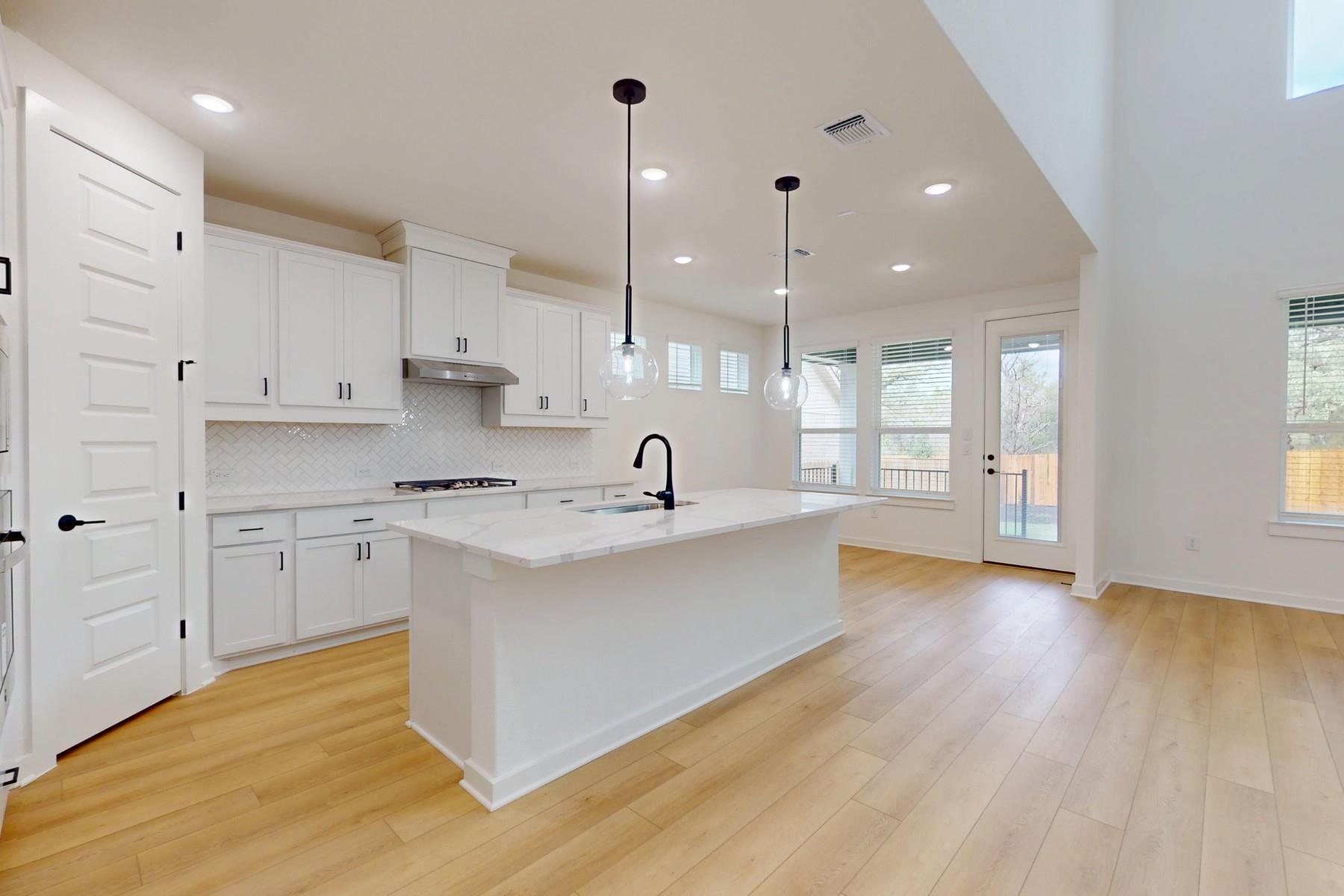 3913 Waxahachie Rd, Leander, TX 78641