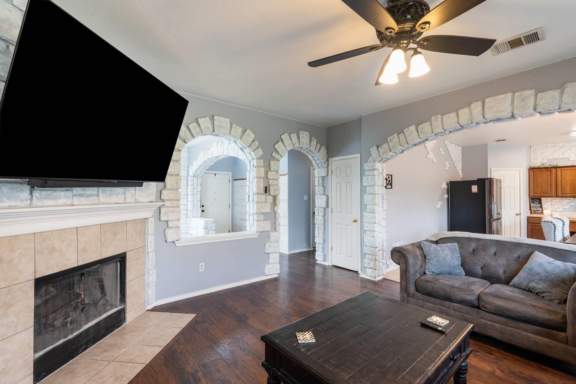 114 Almquist St, Hutto, TX 78634