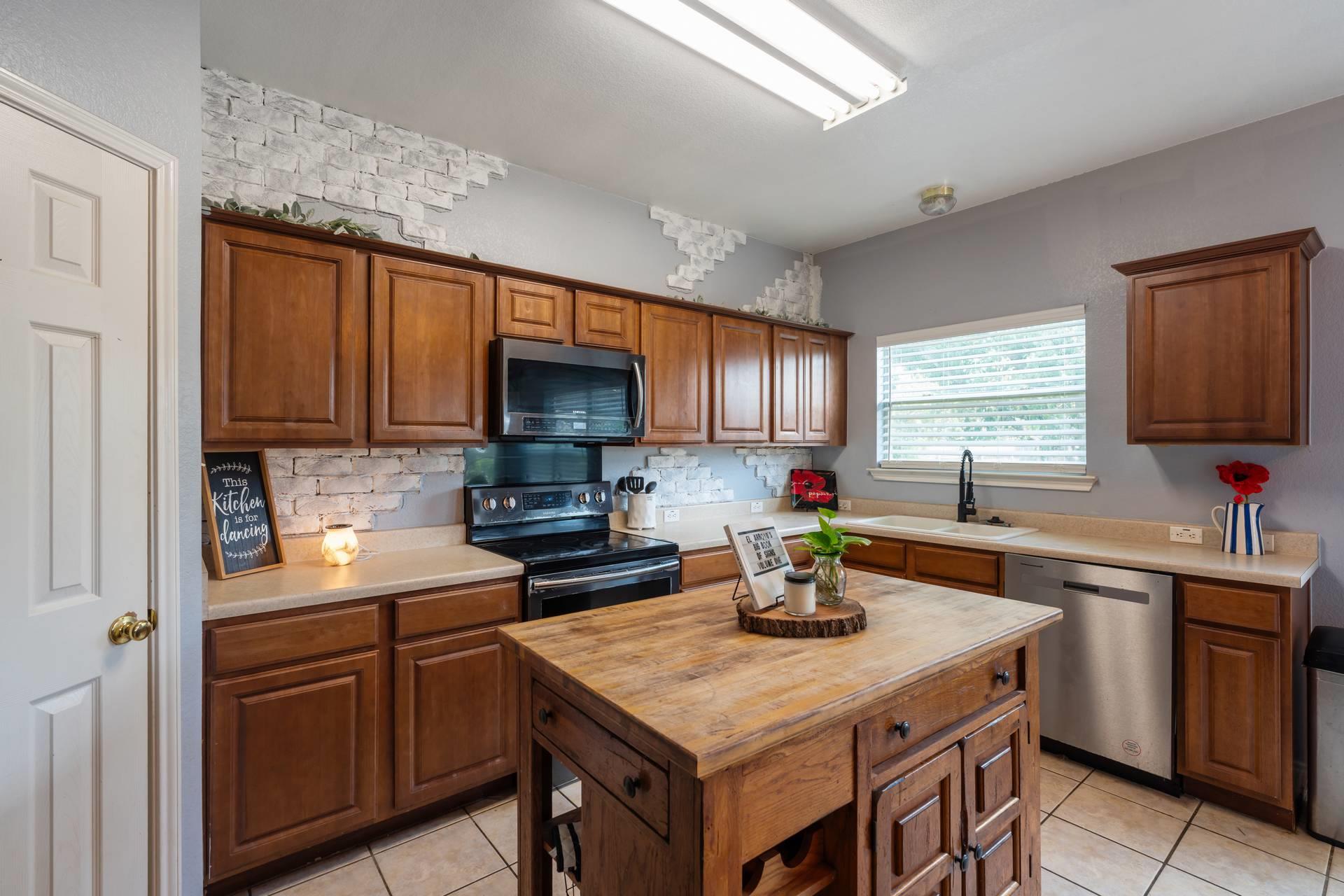 114 Almquist St, Hutto, TX 78634