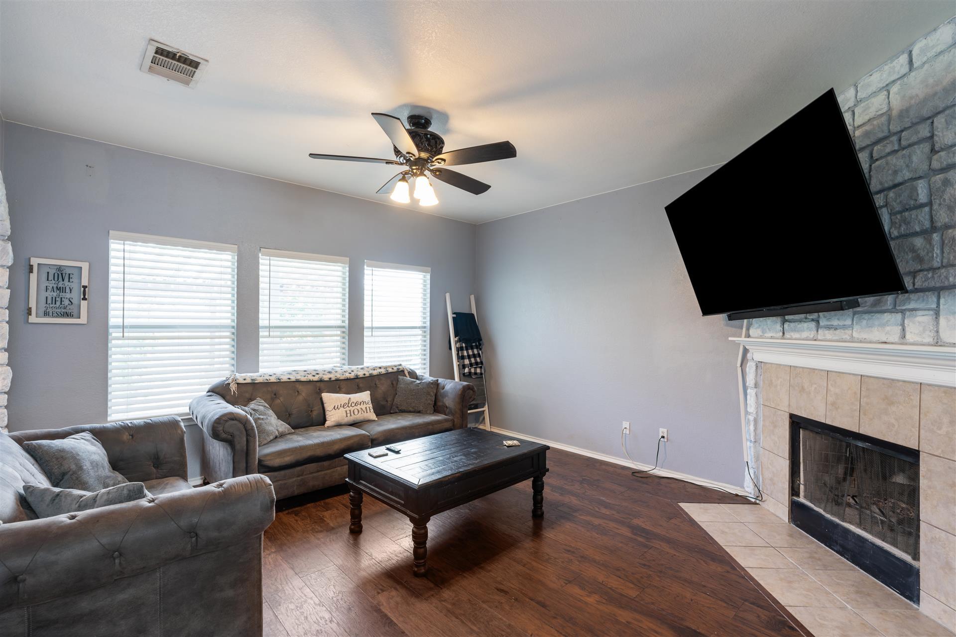 114 Almquist St, Hutto, TX 78634
