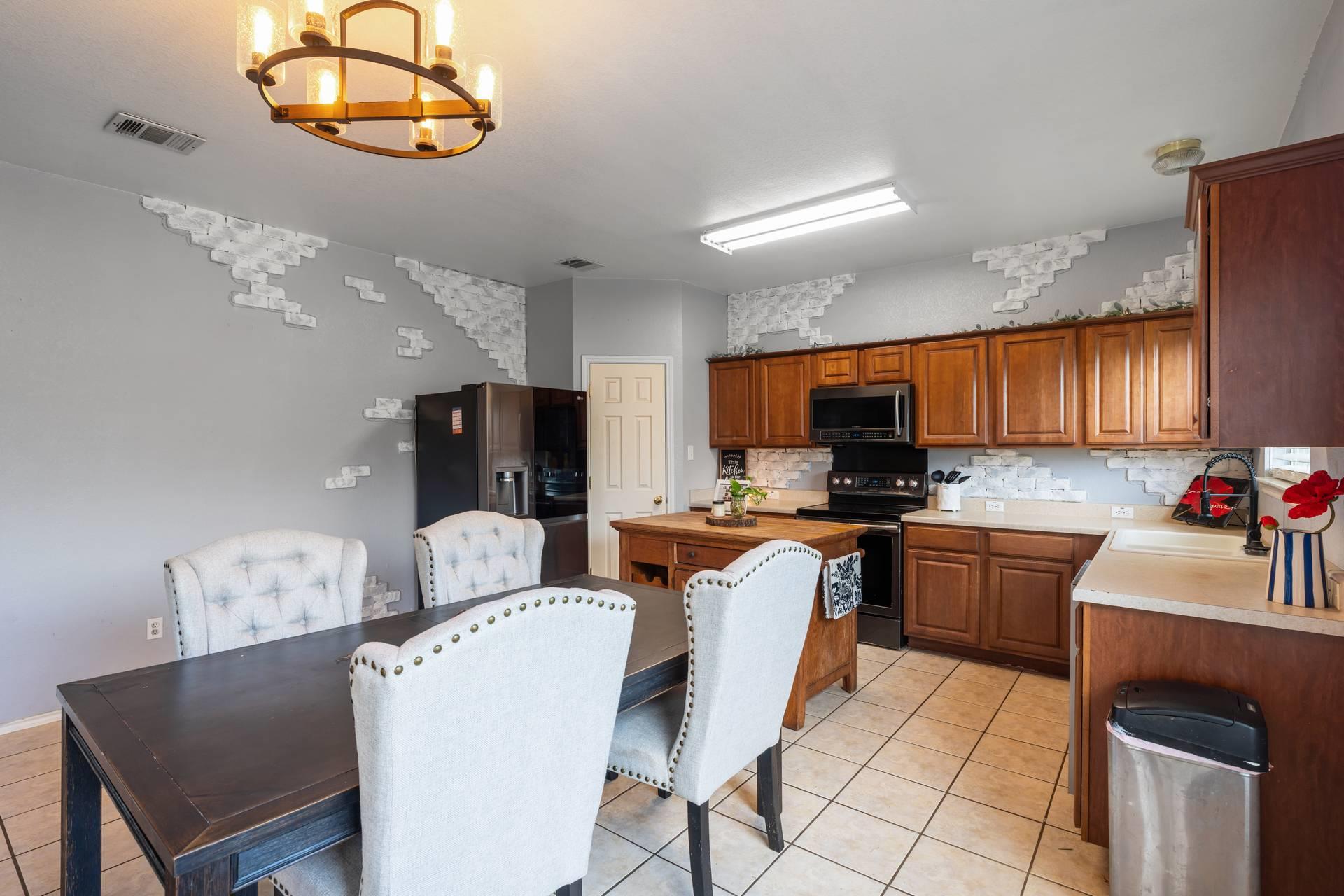 114 Almquist St, Hutto, TX 78634