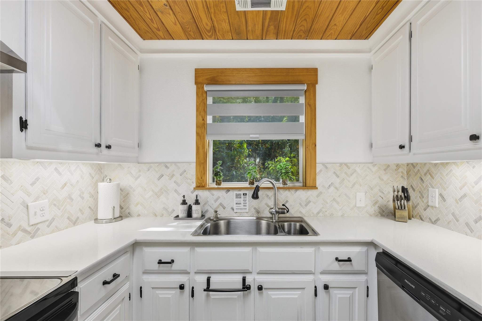 10716 Beach Rd, Leander, TX 78641