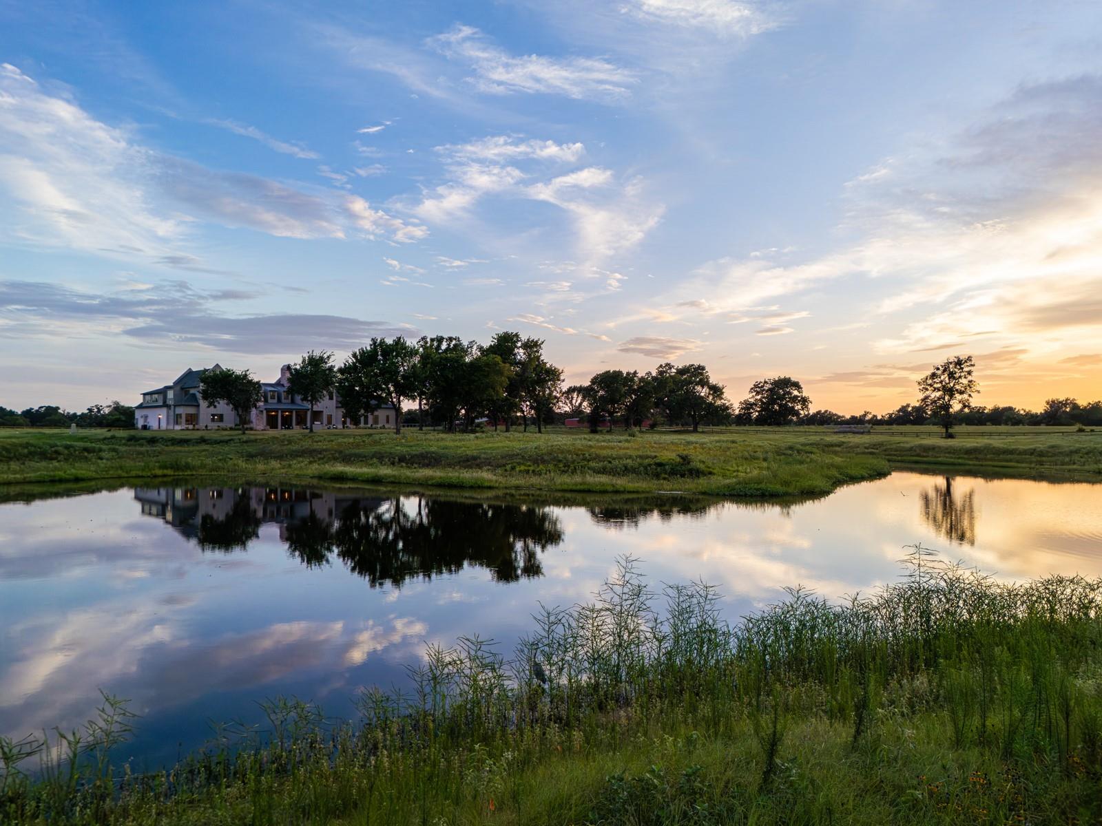 404 Blackberry Ln, Washington, TX 77880