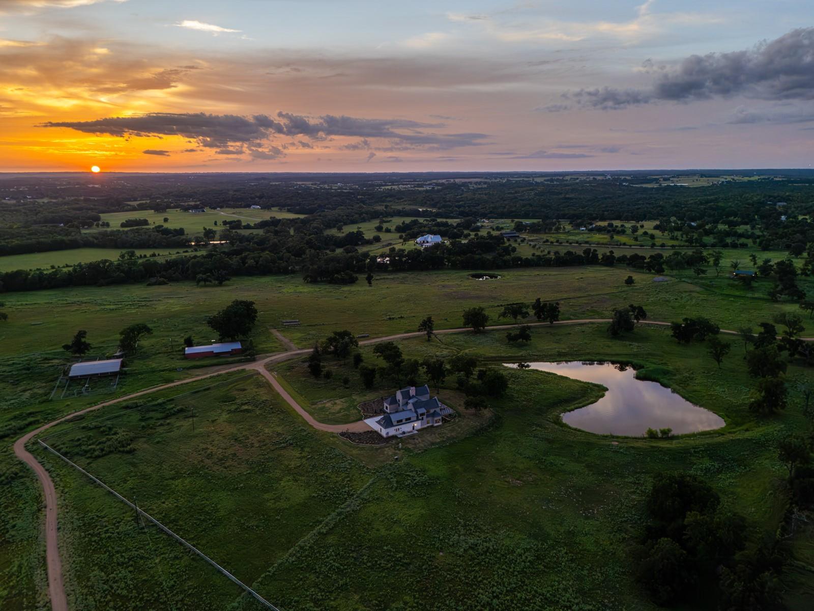 404 Blackberry Ln, Washington, TX 77880