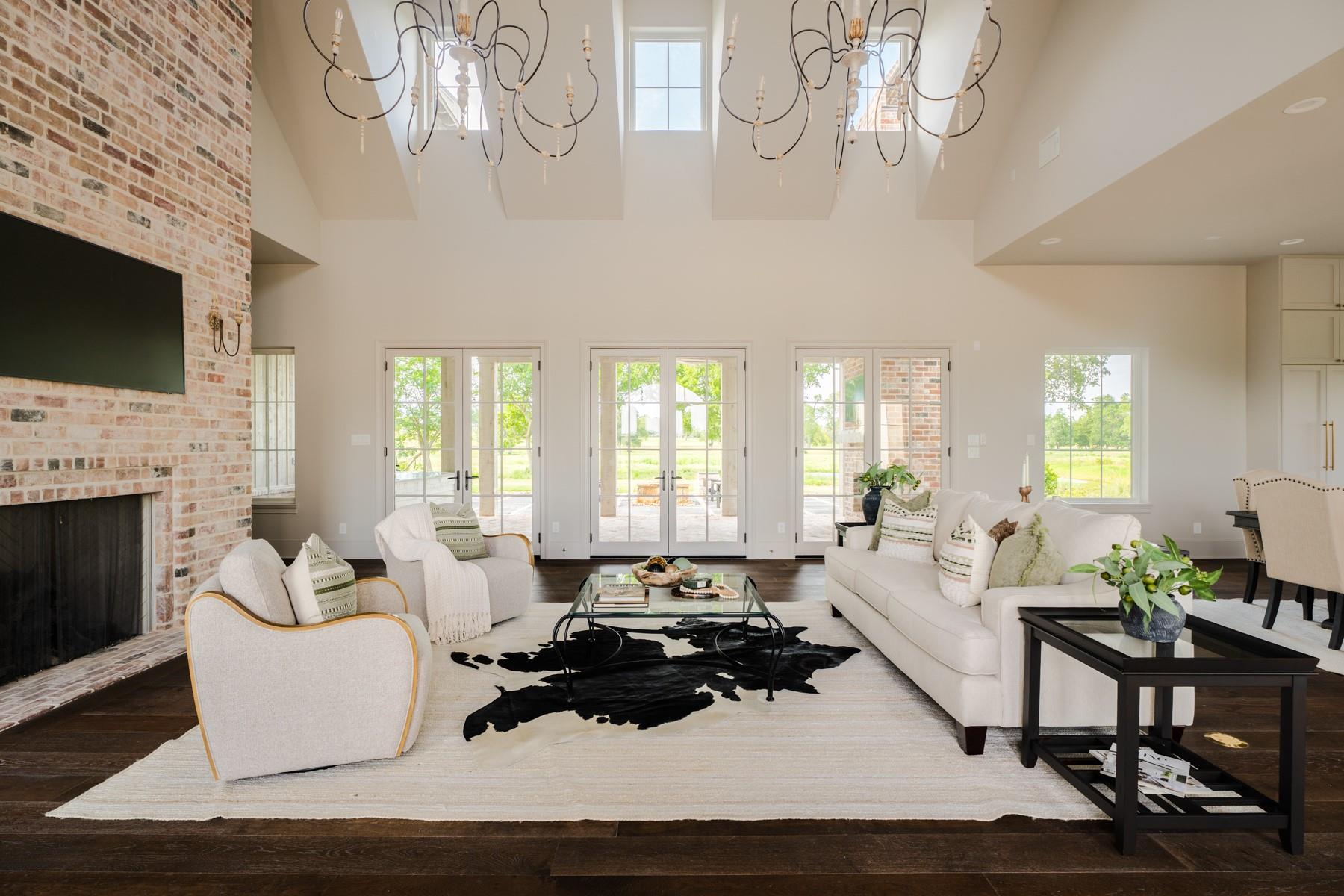 404 Blackberry Ln, Washington, TX 77880