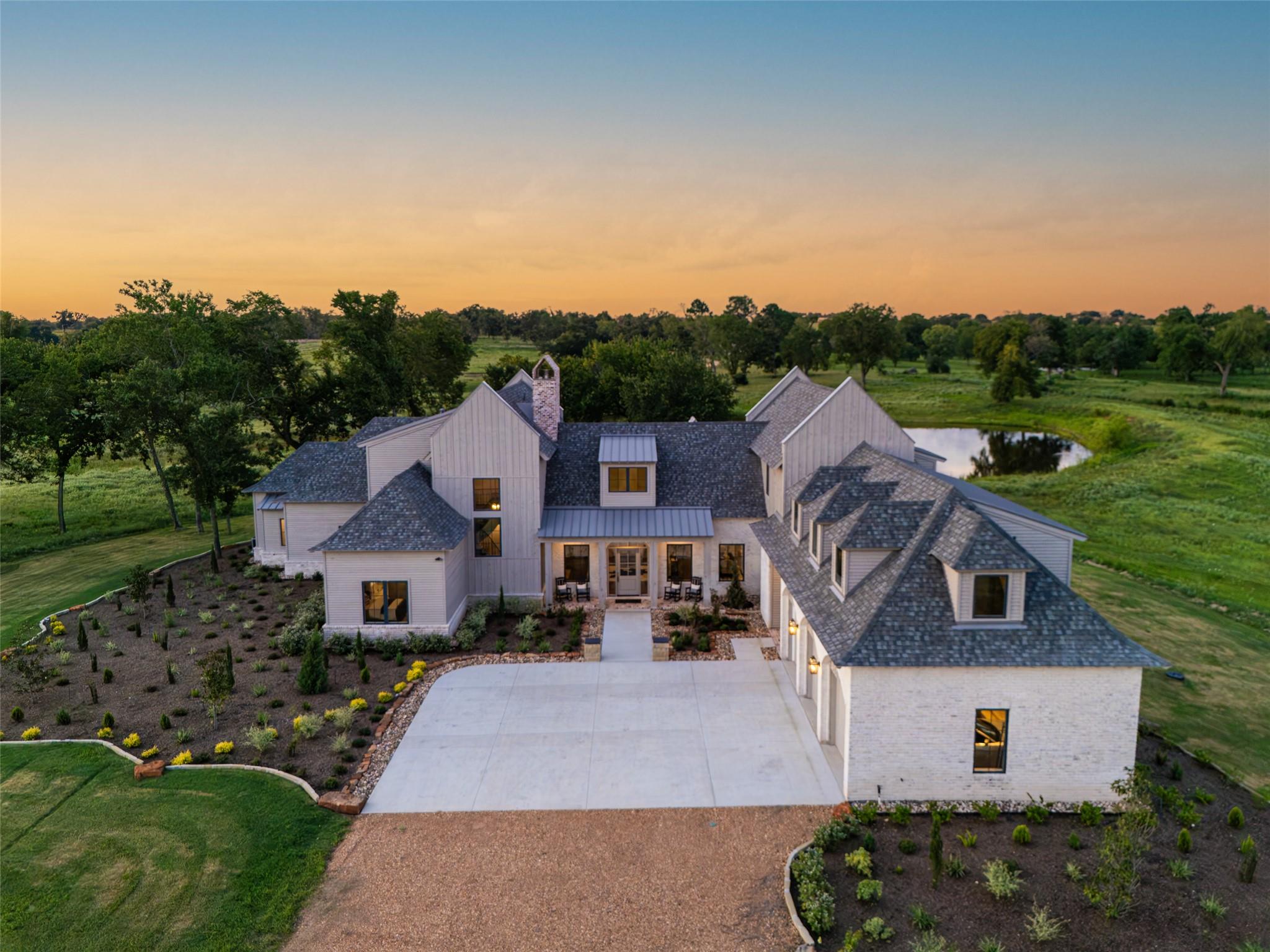 404 Blackberry Ln, Washington, TX 77880