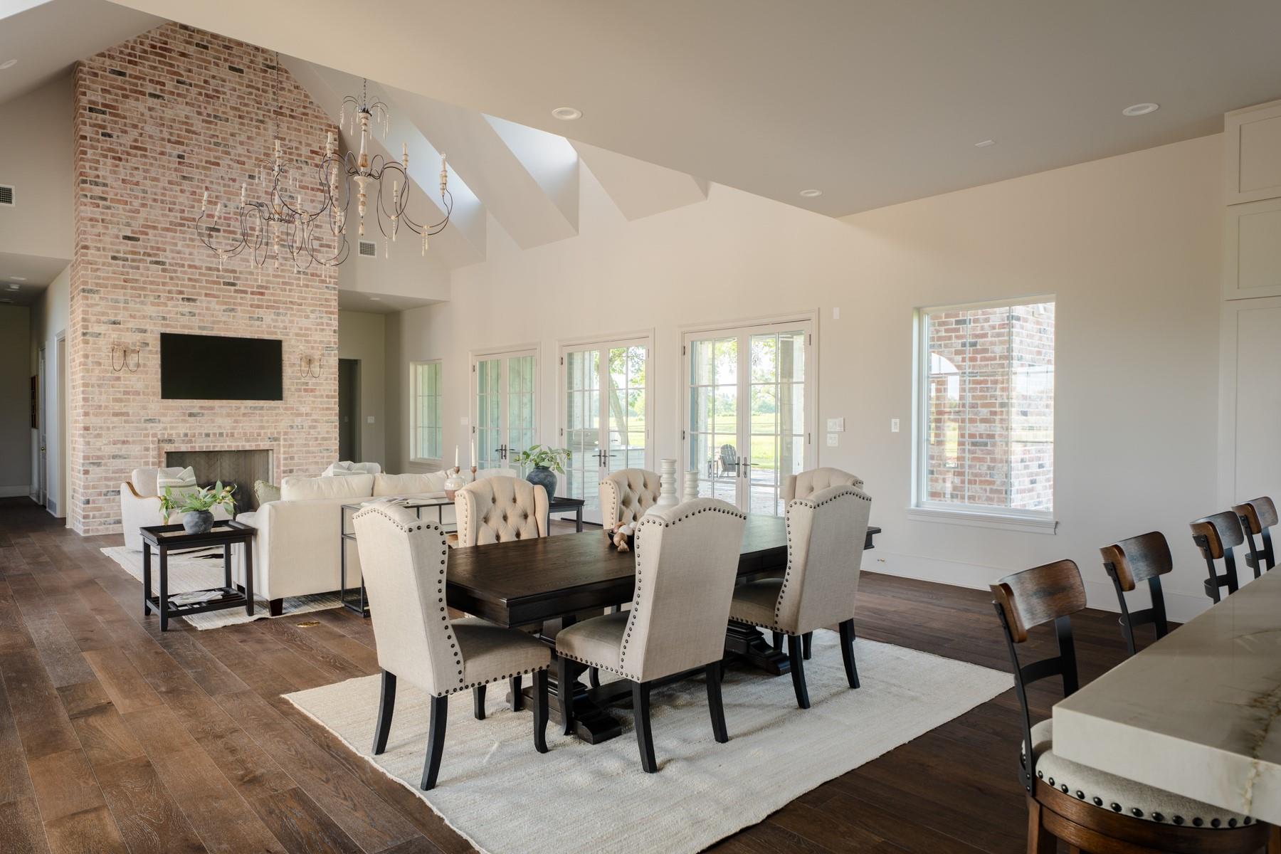 404 Blackberry Ln, Washington, TX 77880