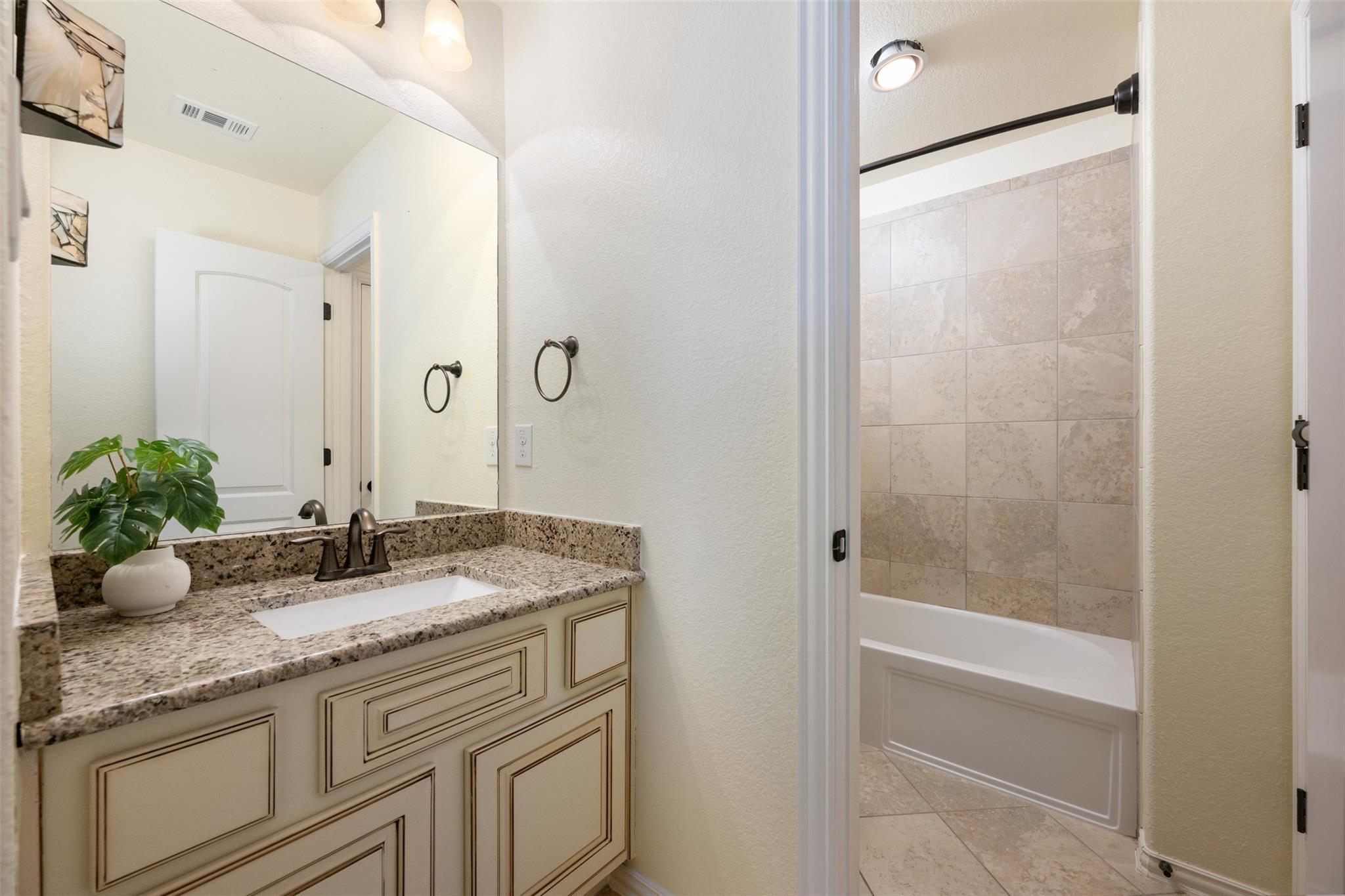 201 Tavish Trl, Austin, TX 78738