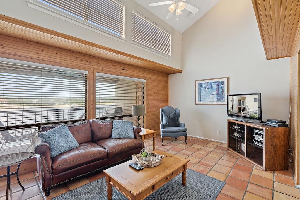 1601 Judy Lynn Dr # 207, Spicewood, TX 78669