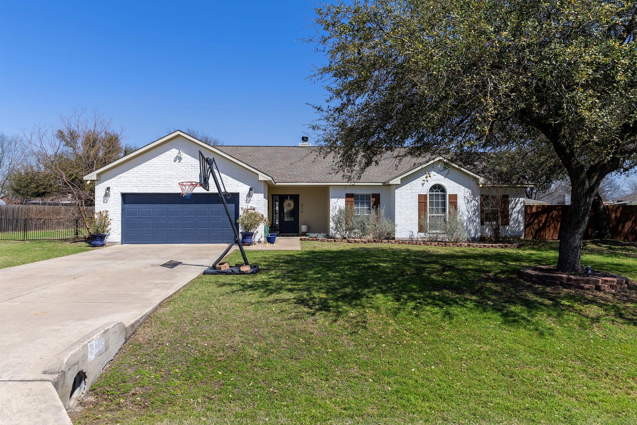 219 Spotted Fawn Dr, Hutto, TX 78634