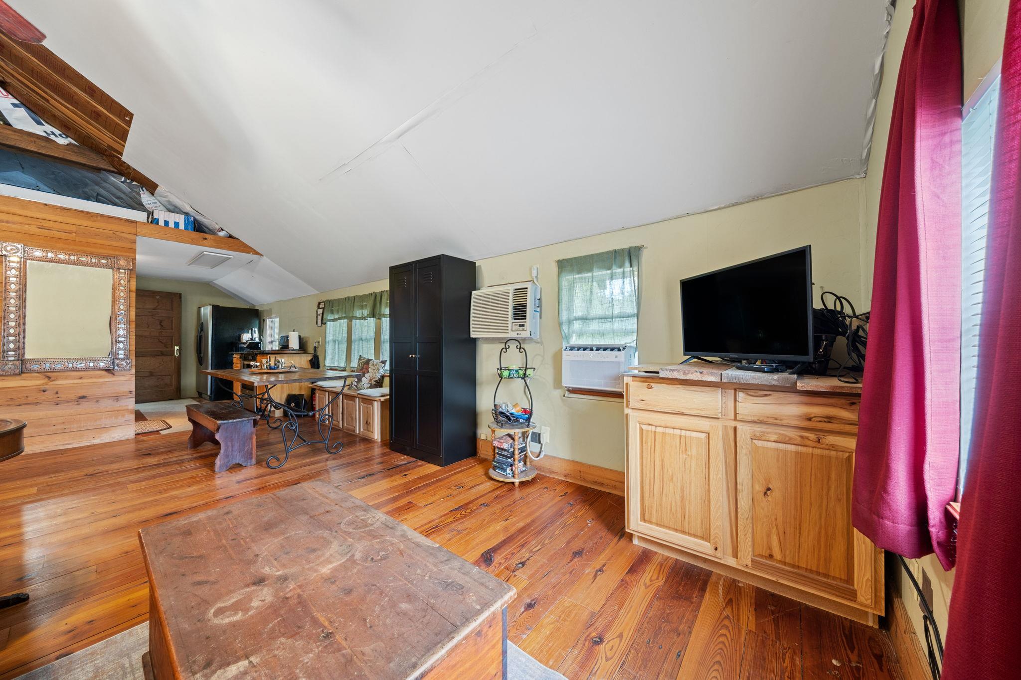 242 Cody Ln, Bastrop, TX 78602