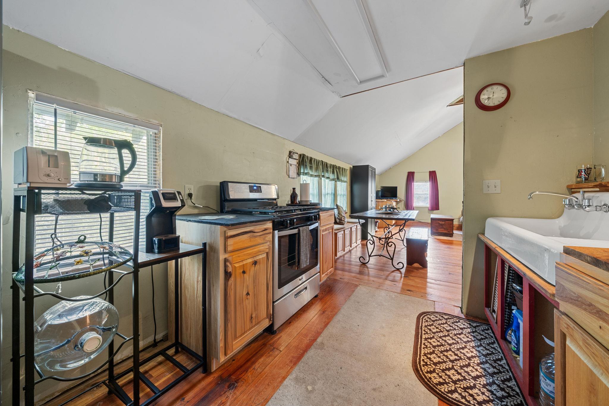 242 Cody Ln, Bastrop, TX 78602