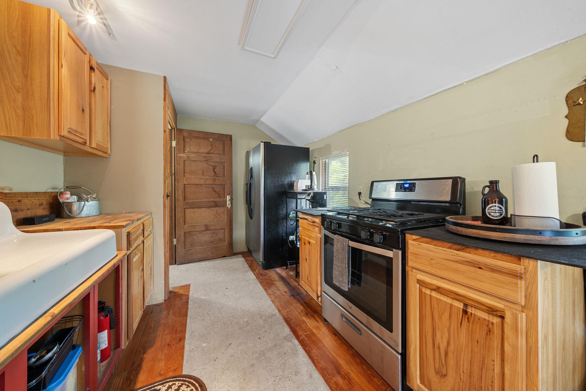 242 Cody Ln, Bastrop, TX 78602