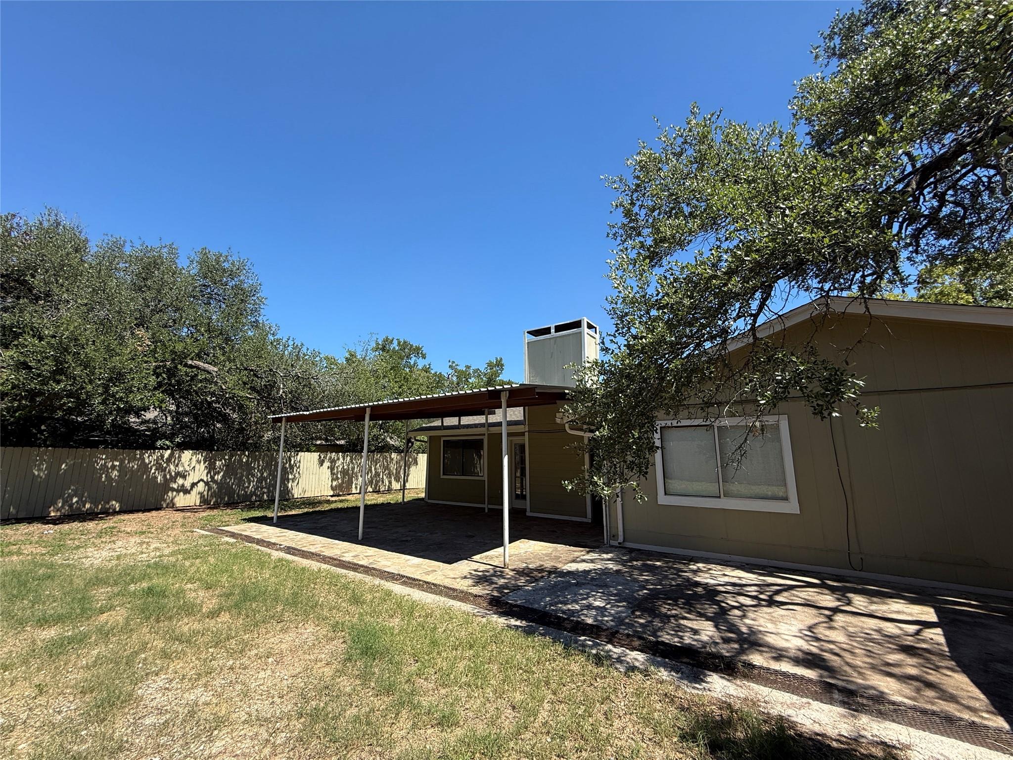 8906 Pineridge Dr, Austin, TX 78729