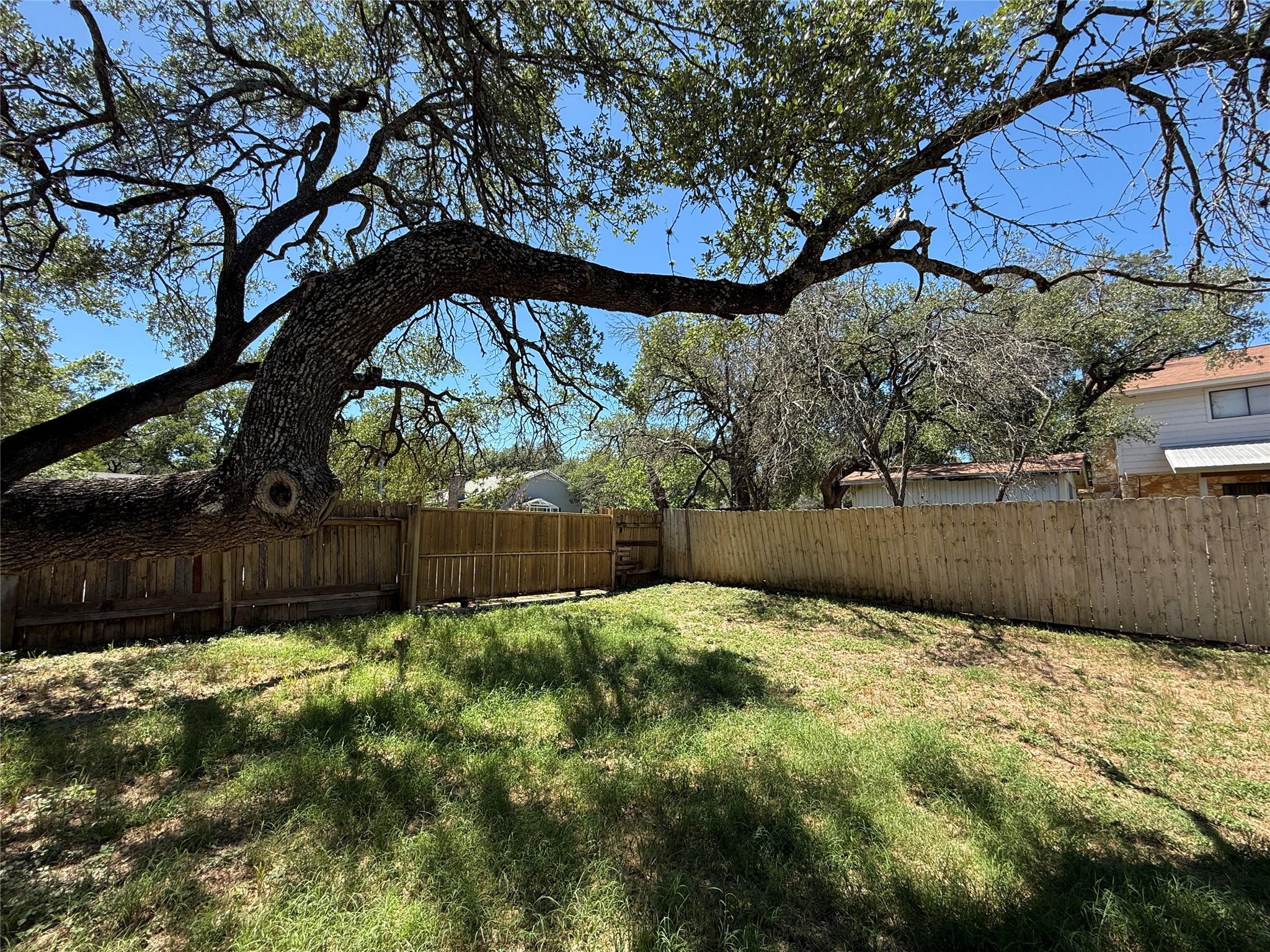 8906 Pineridge Dr, Austin, TX 78729