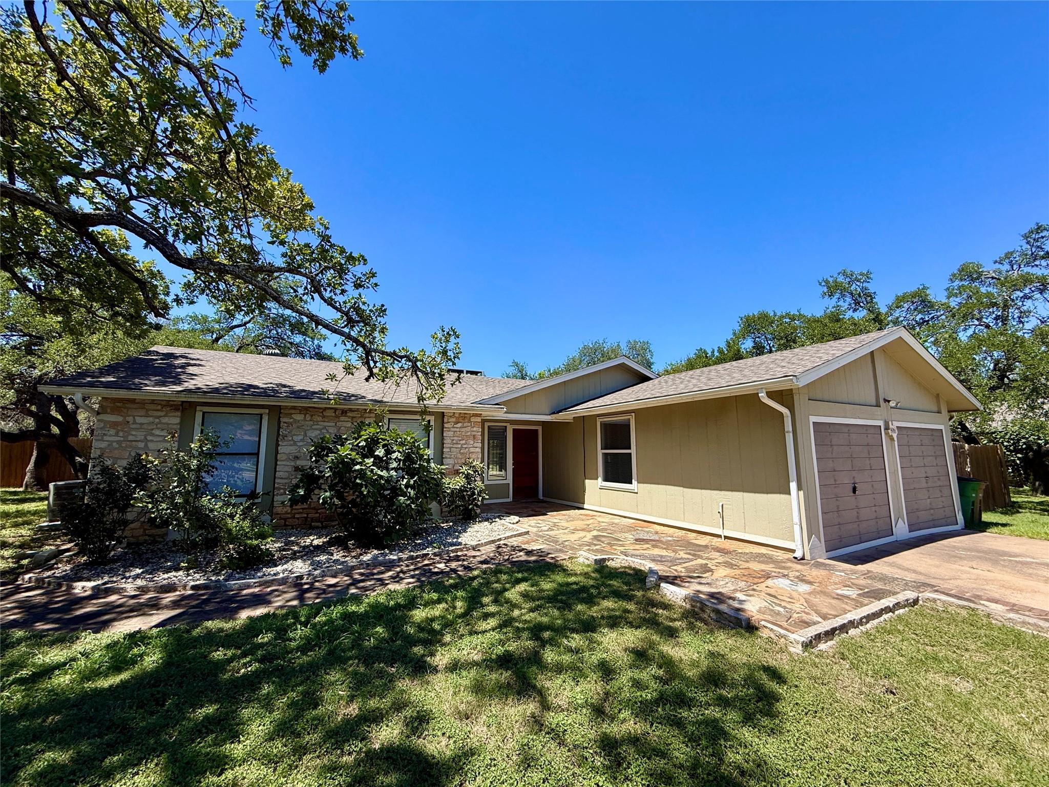 8906 Pineridge Dr, Austin, TX 78729