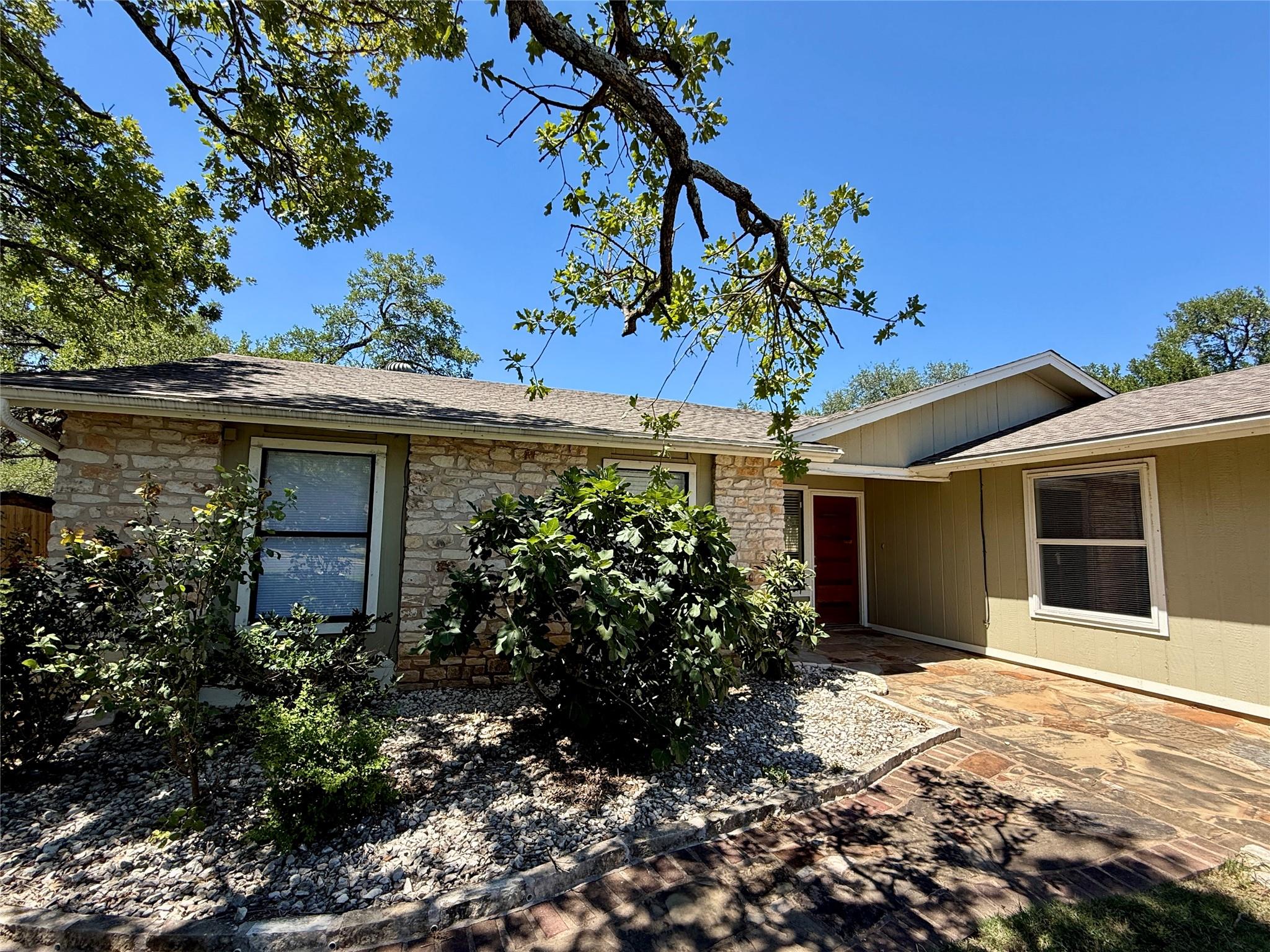 8906 Pineridge Dr, Austin, TX 78729