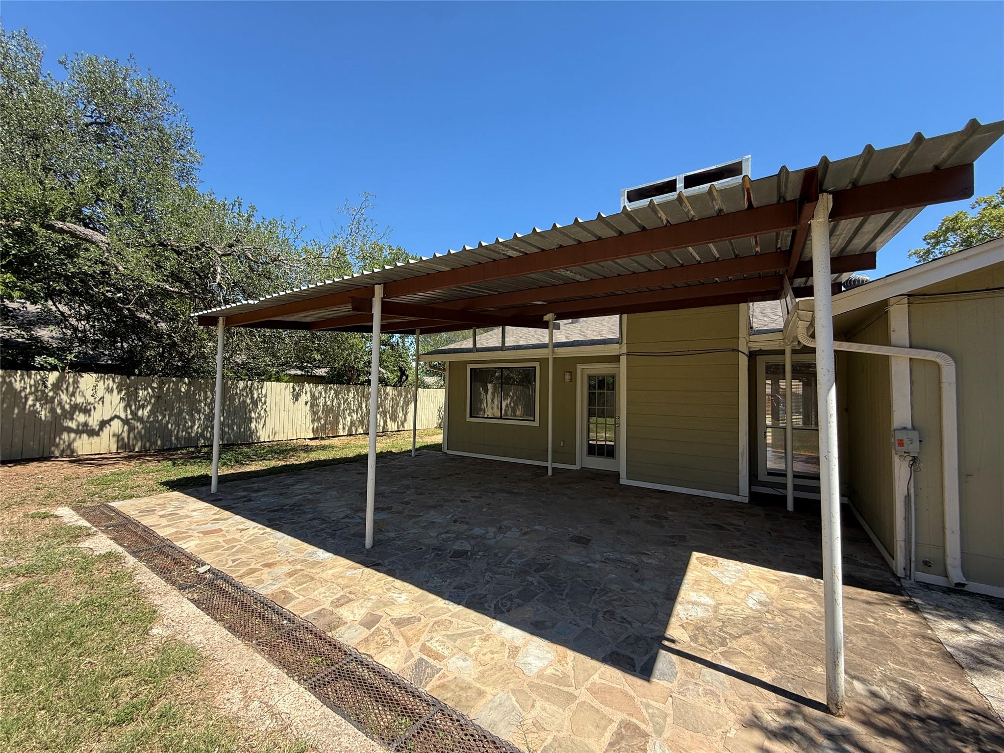 8906 Pineridge Dr, Austin, TX 78729