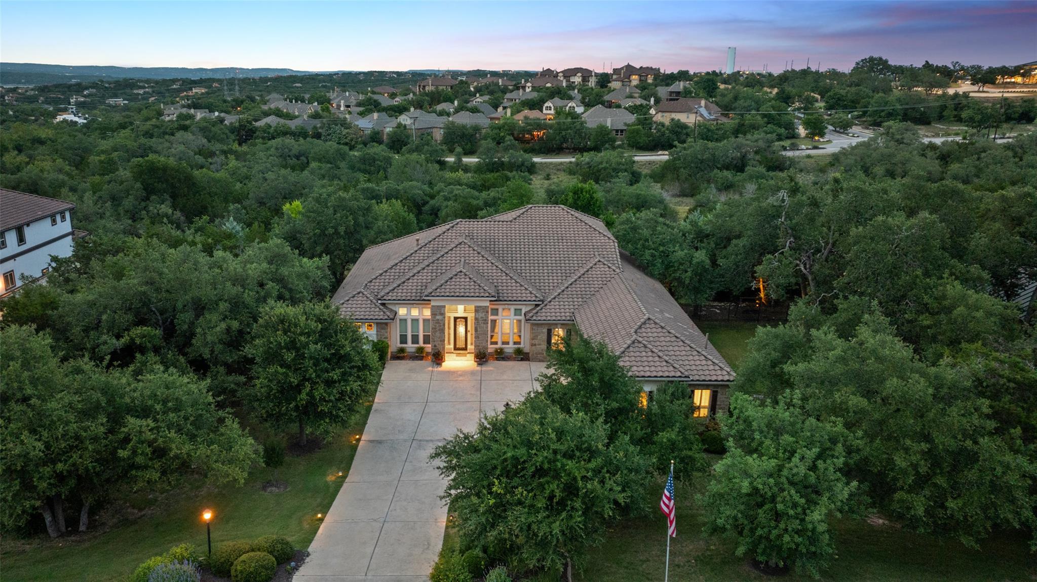 407 Bella Montagna Cir, Lakeway, TX 78734