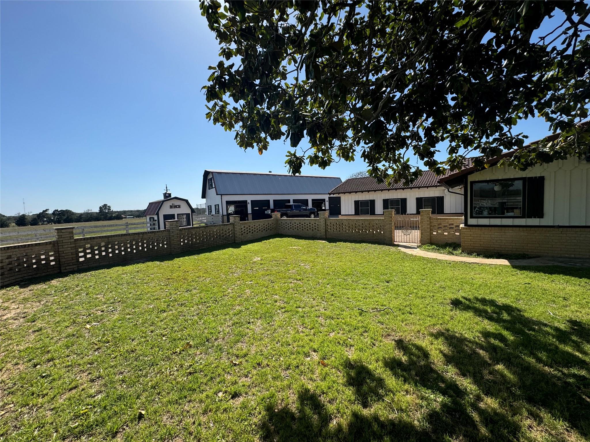 2520 Hwy 304, Smithville, TX 78957