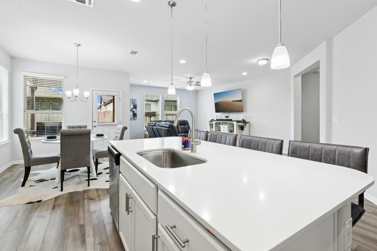 242 Backstays Loop, Kyle, TX 78640