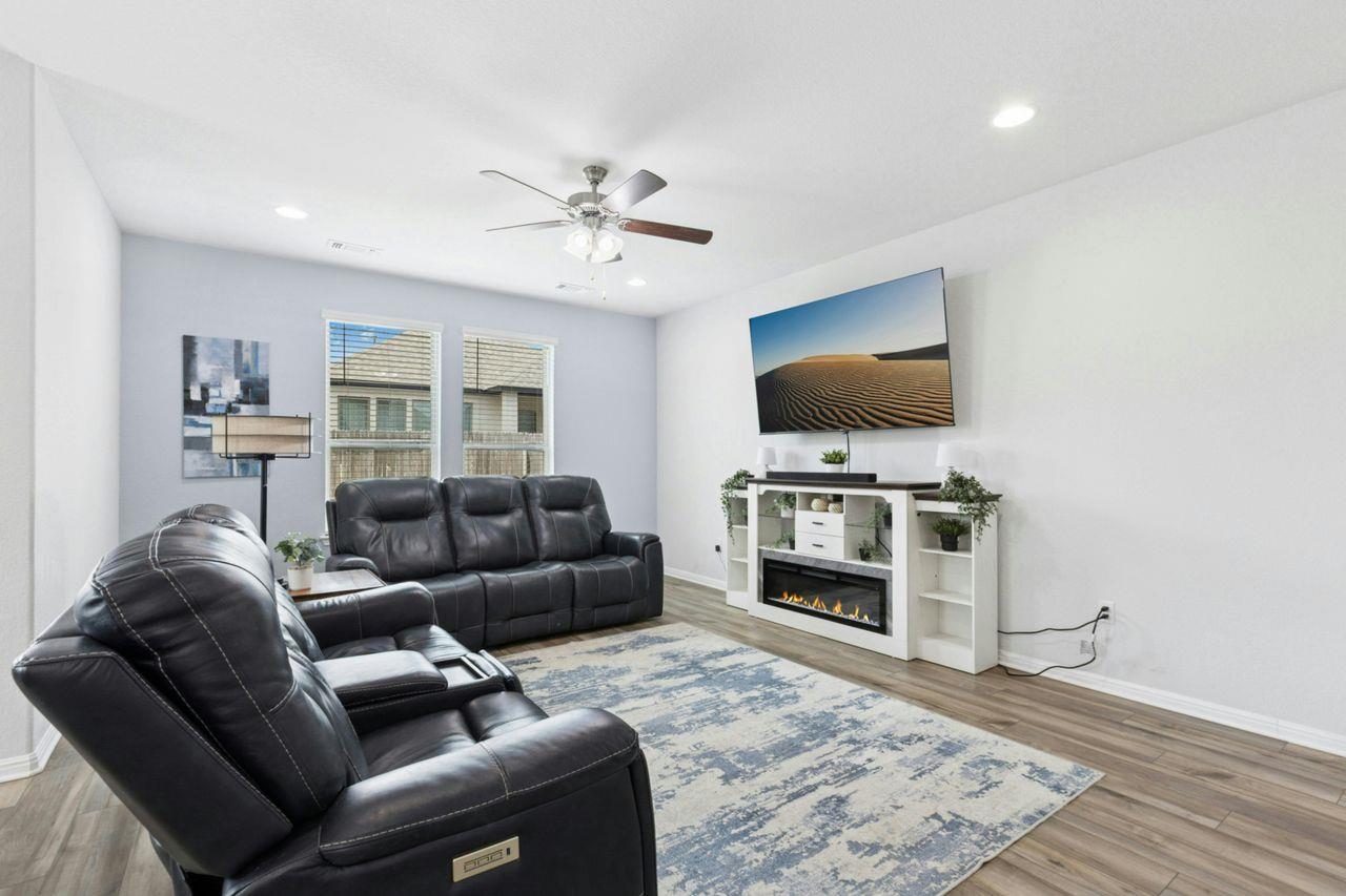 242 Backstays Loop, Kyle, TX 78640