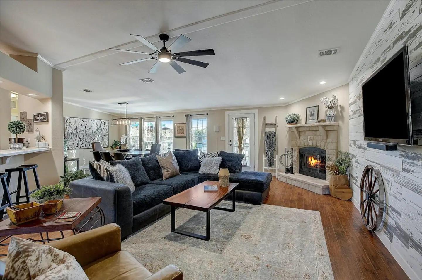 3001 Cox Rd, Blanco, TX 78606